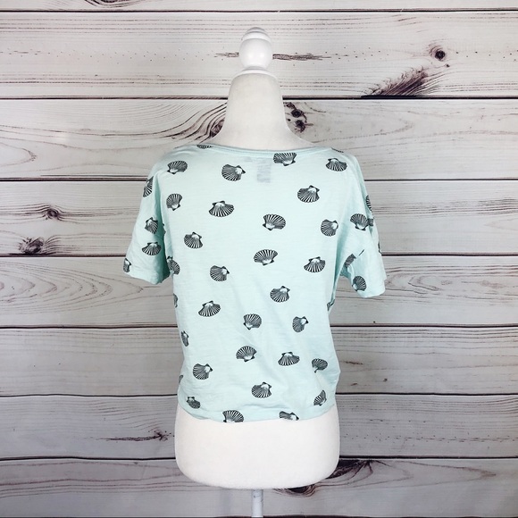 F21 Aqua Shell Print Boxy Crop Tee Small - Picture 6 of 7
